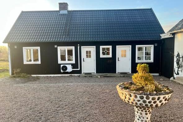Charmigt gårdshus vid Svedberga Kulle